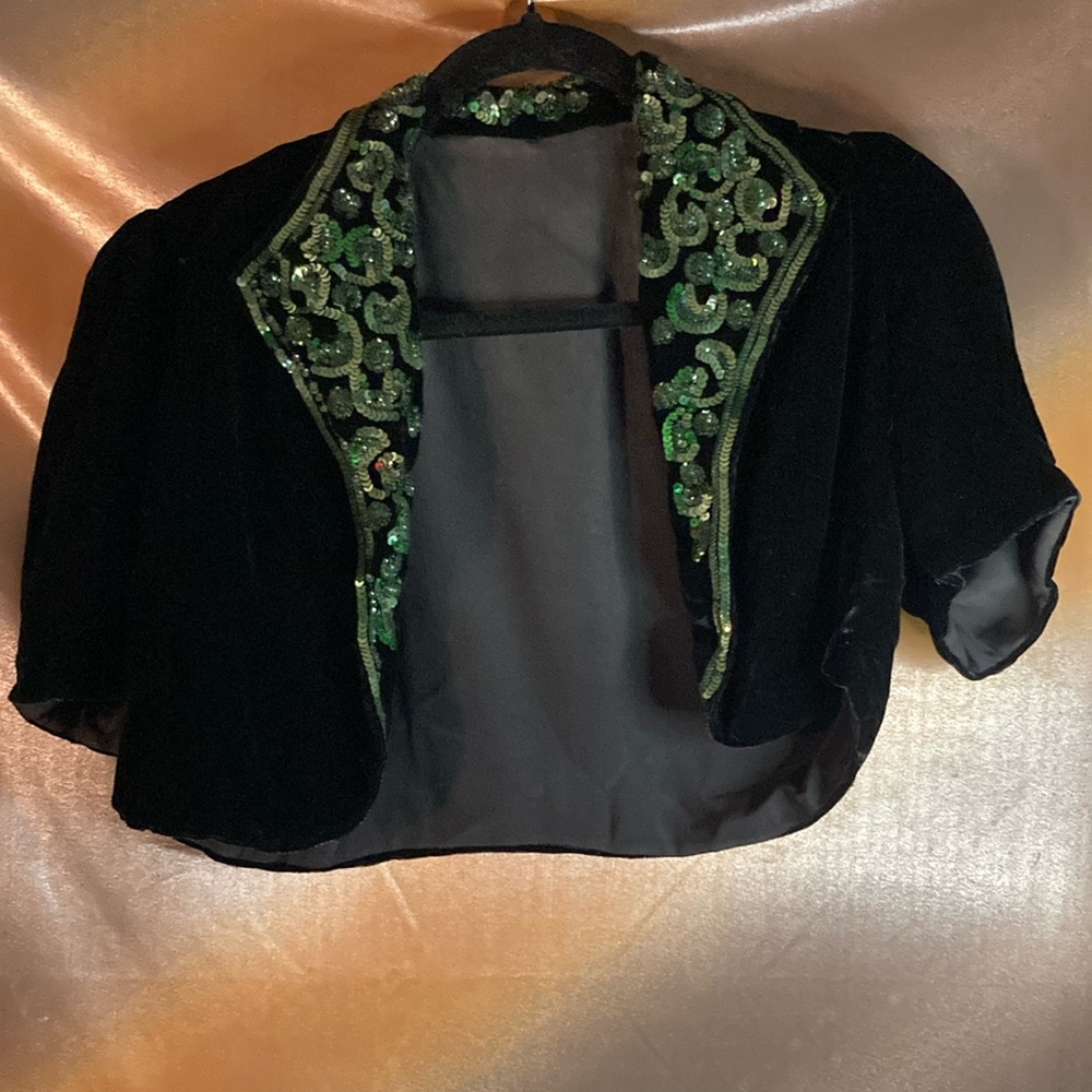 Vintage Black Velvet Bolero with Green Sequin Detail. Puffy shoulders 1950’s. G
